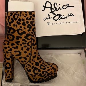 Alice and Olivia leopard print booties
